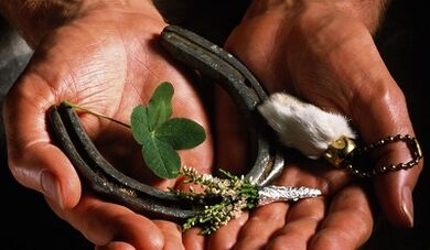 What to do a lucky amulet and well -being